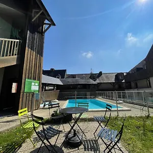 - 19 Rochefort-en-Terre